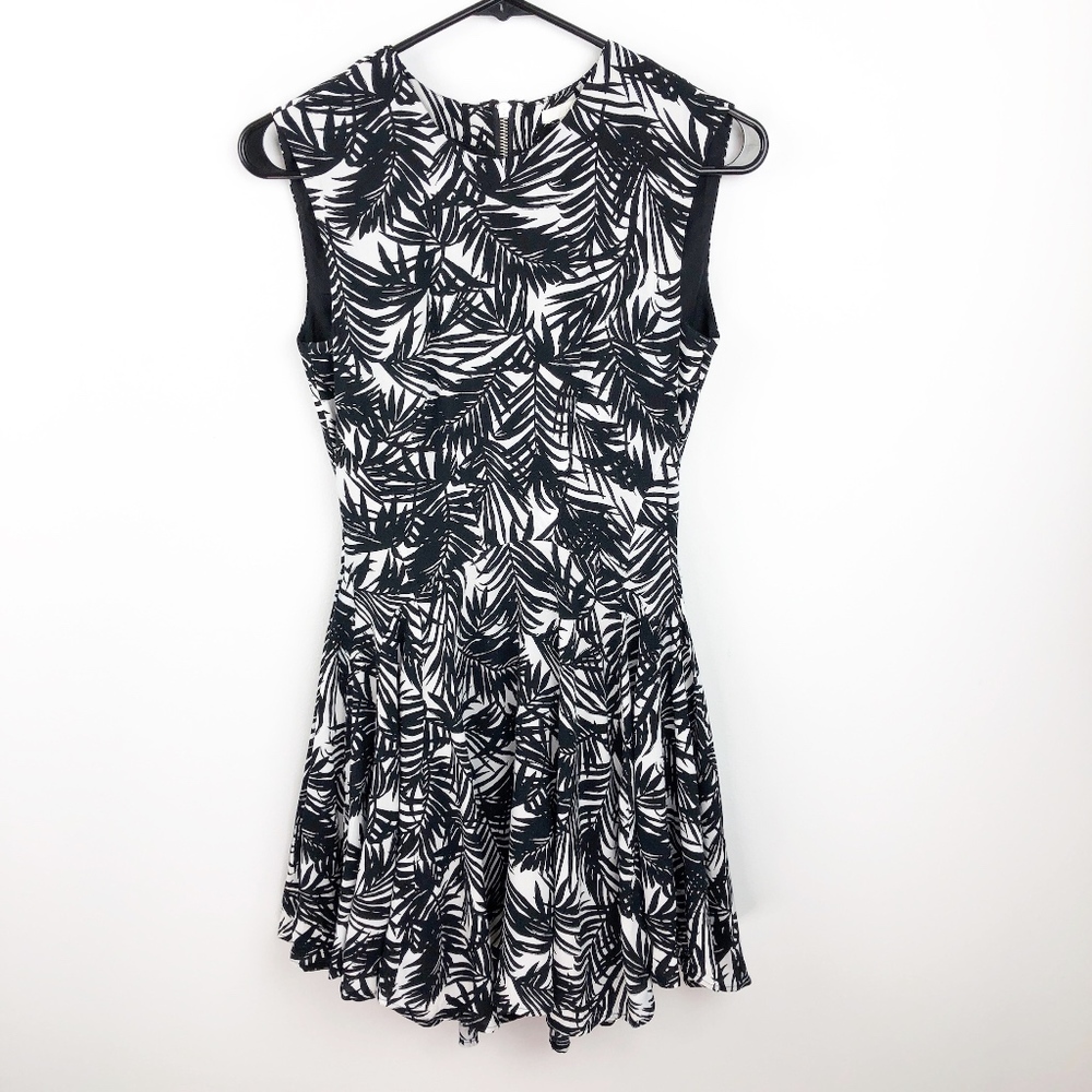 H&M Pleaded Shift Dress Floral Sleeveless CrewNeck